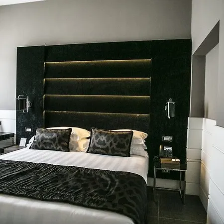 The Glam Rome